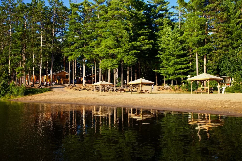 Best Lakeside Camping Locations with Picnic Areas for Relaxing Outdoor Meals