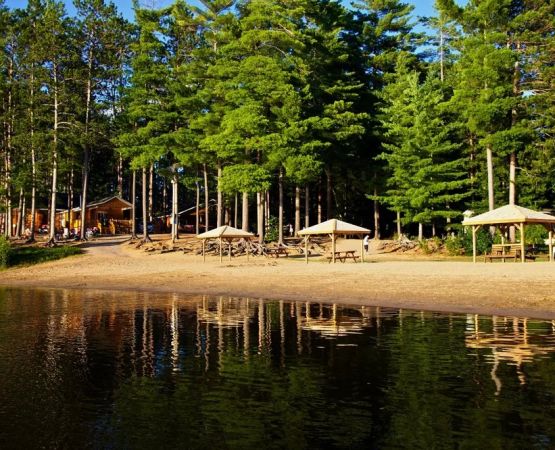 Best Lakeside Camping Locations with Picnic Areas for Relaxing Outdoor Meals