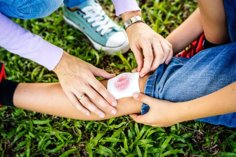 How to Deal with Minor Cuts and Scrapes While Camping