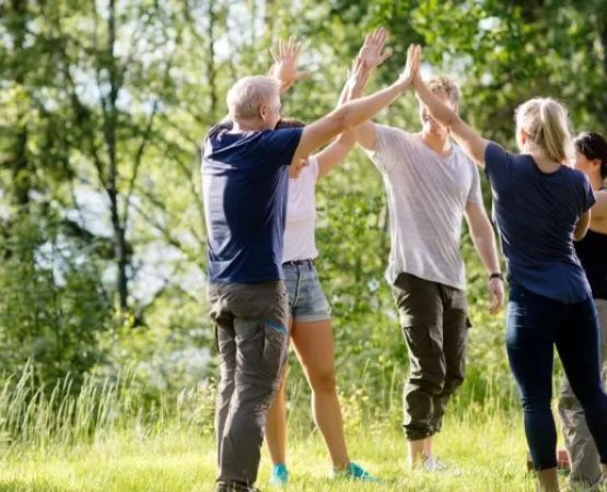 The Benefits of Outdoor Team Building Activities for Stronger Workplace Culture