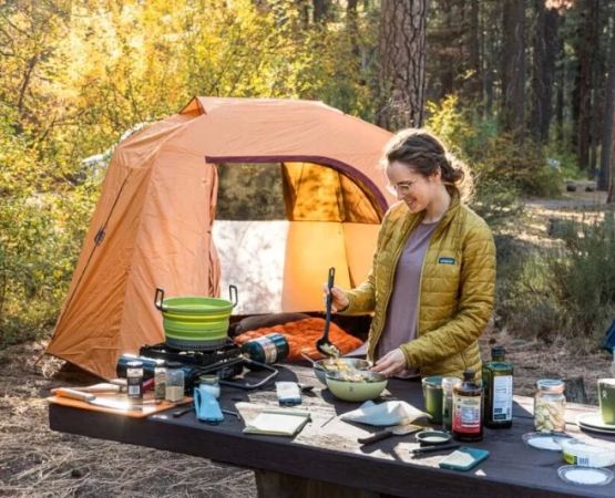 Essential Gear for Camping in High Winds: Stay Safe and Comfortable Outdoors