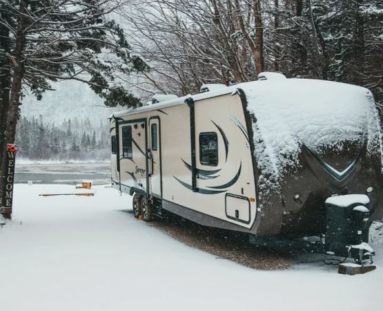 Essential Gear for Winter RV Adventures – Stay Safe and Comfortable on the Road