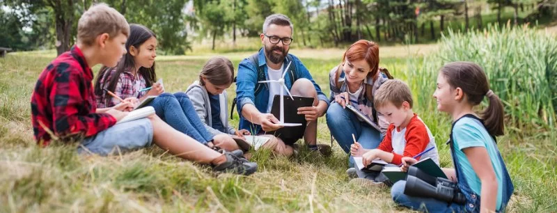 The Benefits of Outdoor Education for Teens: Growth, Skills & Connection