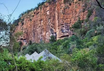 How to Camp in Terraced Escarpment Terrain: Smart Tips for Mountain Adventurers