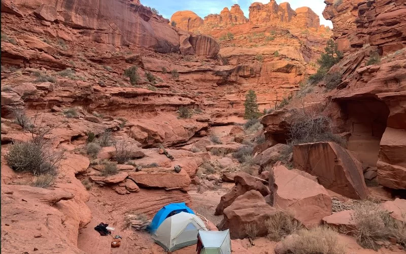 How to Camp in Rocky Basin Landscapes — Expert Tips for Adventurous Campers