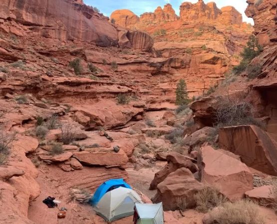 How to Camp in Rocky Basin Landscapes — Expert Tips for Adventurous Campers