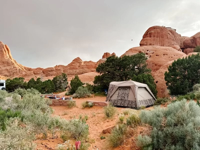 How to Camp Near Sandstone Arches: Essential Tips for an Unforgettable Desert Adventure