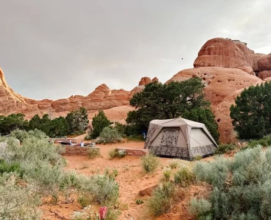 How to Camp Near Sandstone Arches: Essential Tips for an Unforgettable Desert Adventure