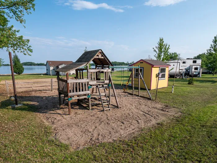 Paul Lake Resort Picture 1