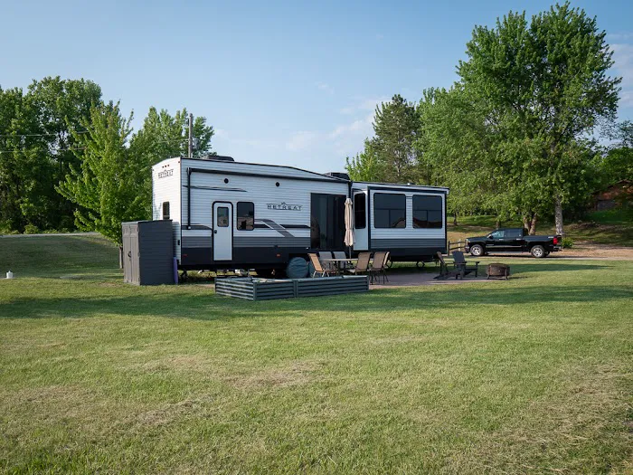 Paul Lake Resort Picture 8