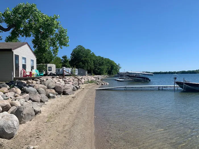 Paul Lake Resort Picture 2