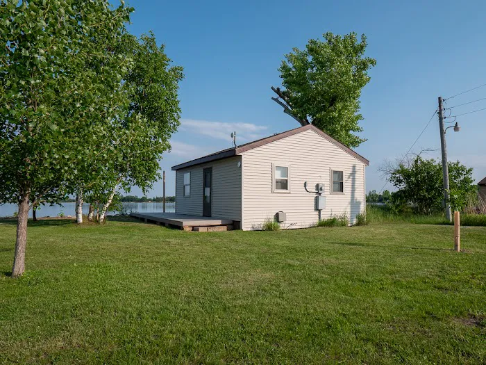 Paul Lake Resort Picture 9