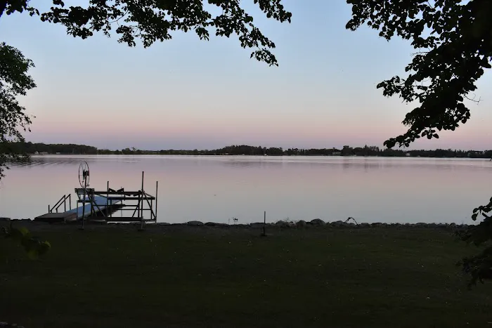 Paul Lake Resort Picture 5