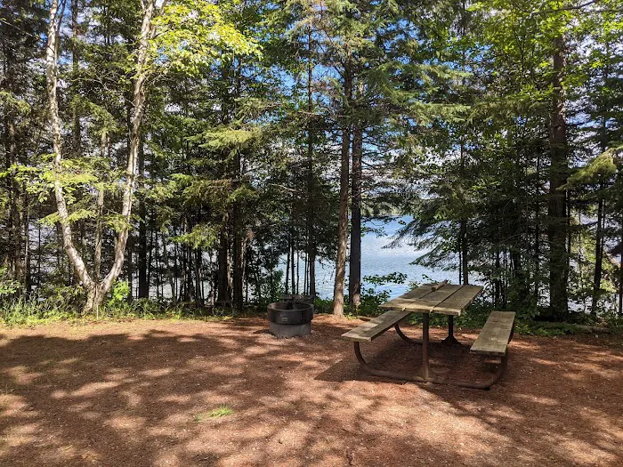 Larson Lake Campground Picture 5