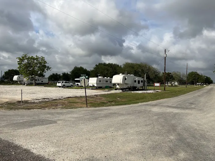 Country Aire RV Park Picture 4