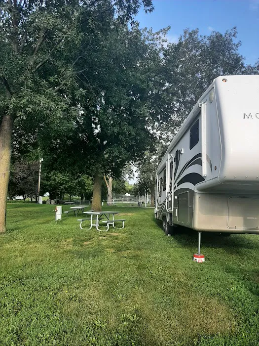 Riverside Park Campground Picture 10