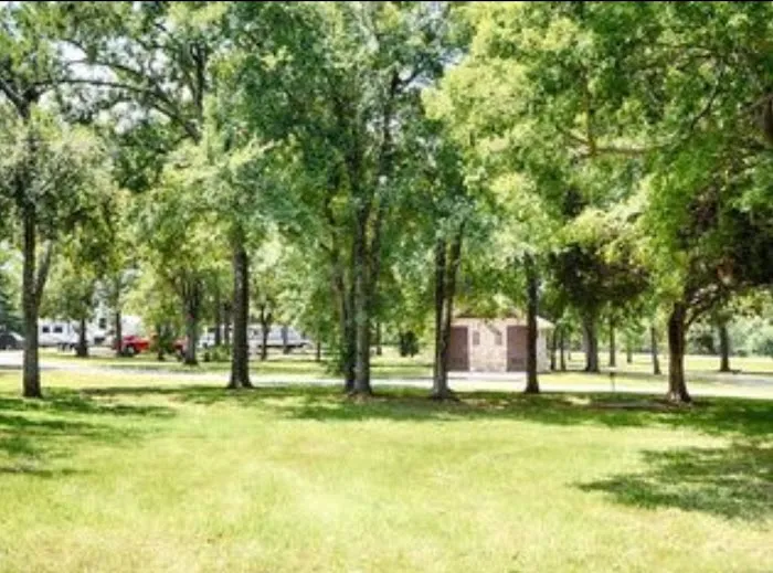 Elm Point Lake Recreation, tent & RV camping, & fishing Picture 3