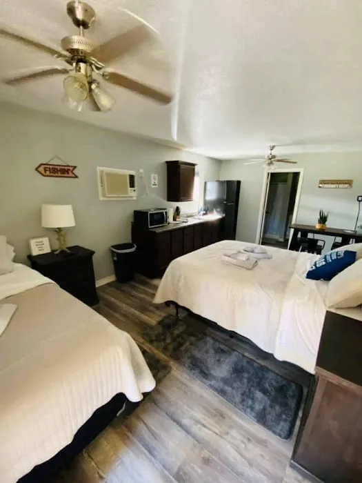 HWY 147 Bass Cabins & RV Hookups Picture 4