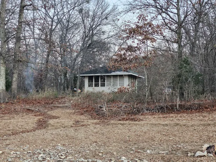 Eagle Point Screen Shelter Area Picture 6