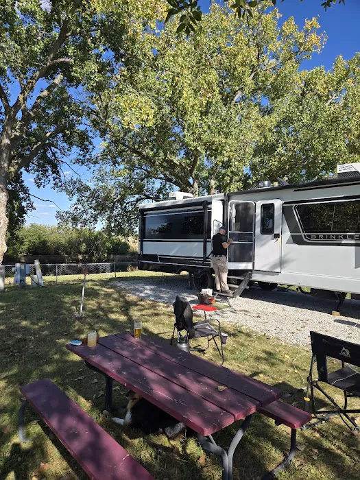 Lakeshore RV Park Picture 1