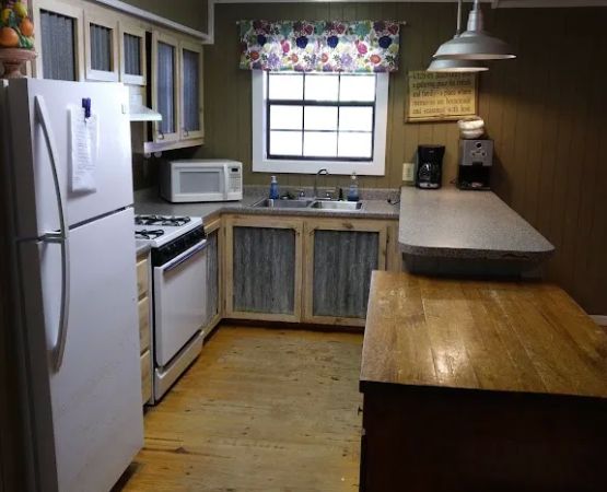 Whispering Creek Lodging & RV Resort