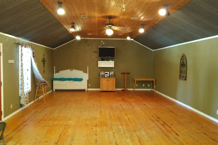 Whispering Creek Lodging & RV Resort Picture 9