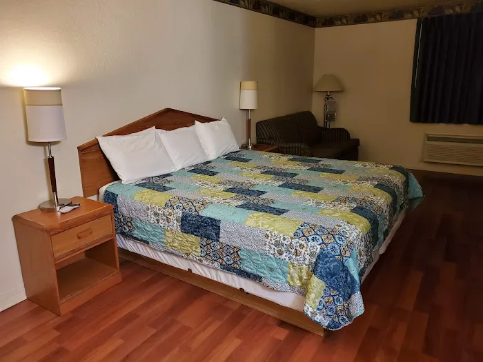 Whispering Creek Lodging & RV Resort Picture 4