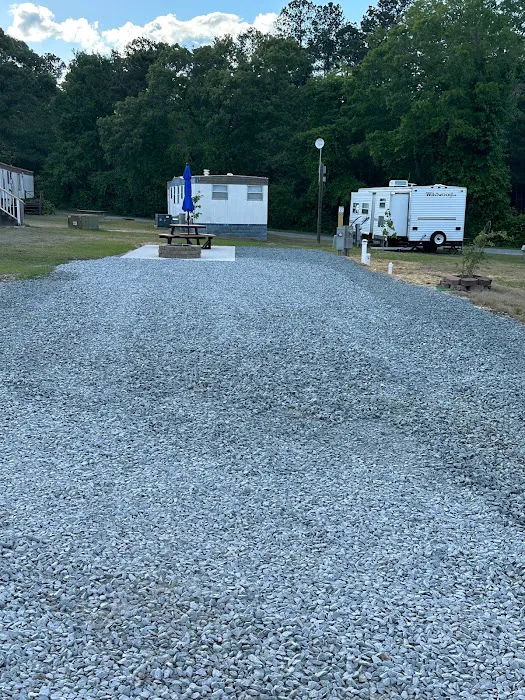 Four Oaks RV Resort Picture 1