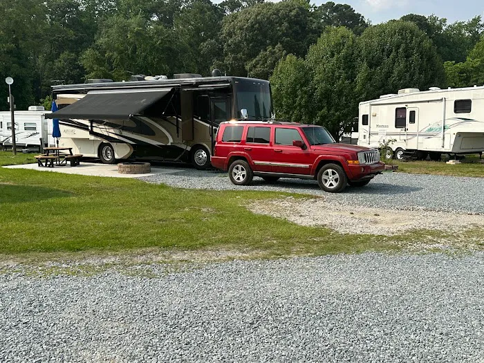 Four Oaks RV Resort Picture 7