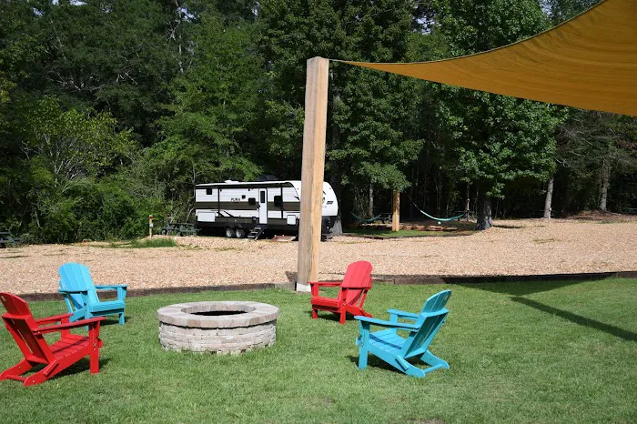 Flynn's Camping Grounds Picture 9