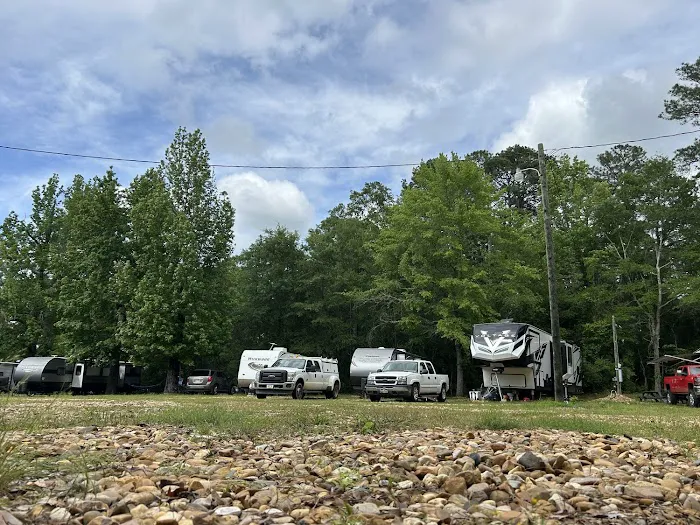 Flynn's Camping Grounds Picture 4