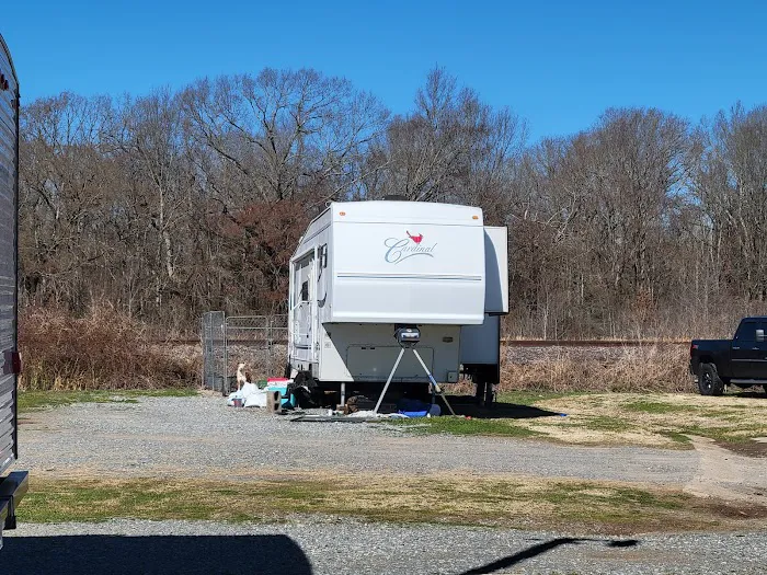 The Fishing Camp & RV Park Picture 3