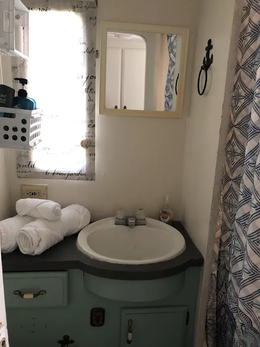 Vintage RV Farm Picture 4