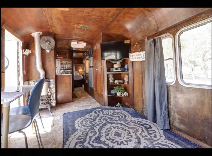 Vintage RV Farm Picture 7