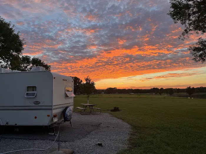 OUTLET(MELVERN) Picture 2