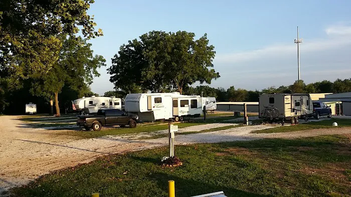 Cook's RV Motor Park Picture 4