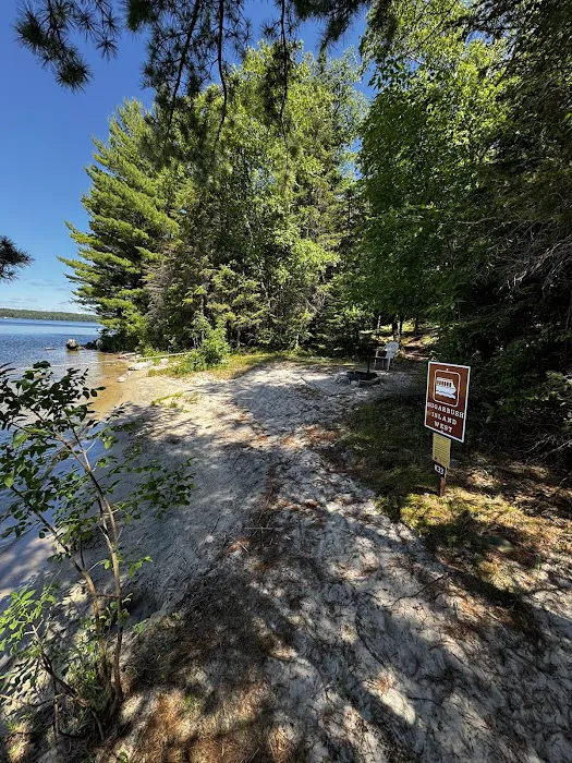 HB Sugarbush Island West K33 Houseboat Campsite Picture 4