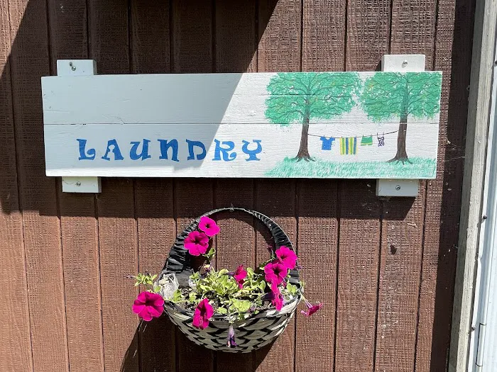 2Annes Lakeside RV Park Picture 6