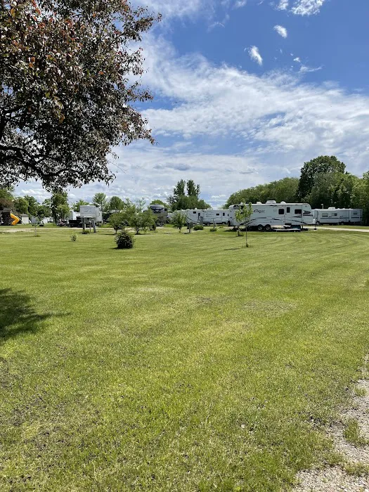 2Annes Lakeside RV Park Picture 3