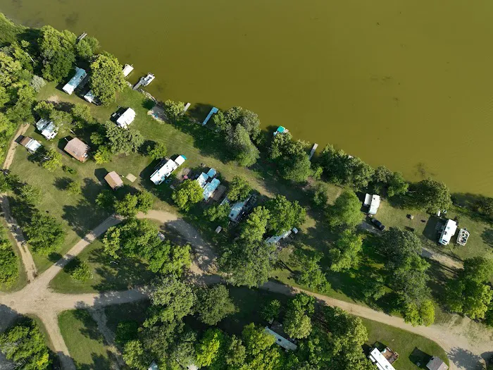 2Annes Lakeside RV Park Picture 1