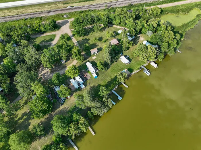 2Annes Lakeside RV Park Picture 5