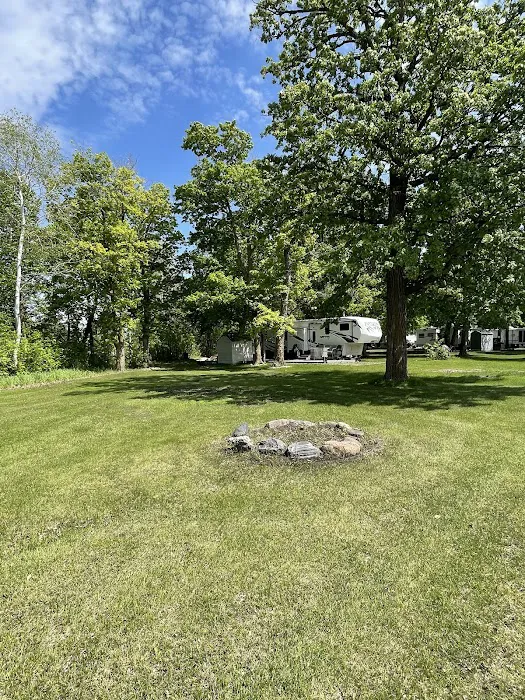 2Annes Lakeside RV Park Picture 9