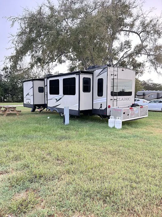 Pull Through RV Park Picture 7