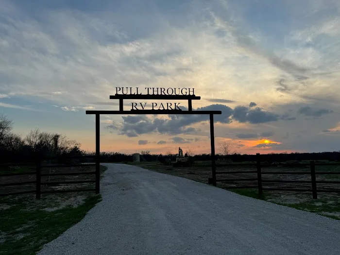 Pull Through RV Park Picture 3