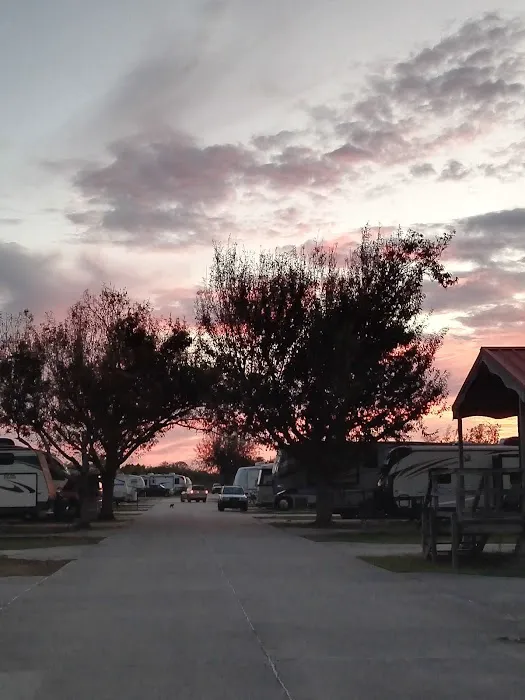 Bayou Resorts Campground & Cabins LLC Picture 9