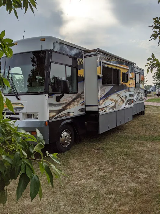 Hidden Hills Campground/Storage Picture 5