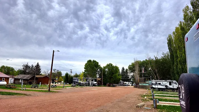 Lazy R Campground & Cabins Picture 1