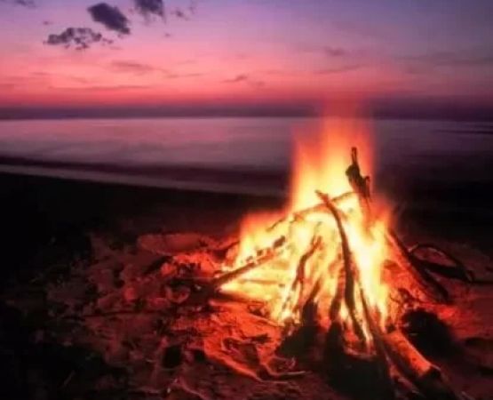 How to Plan a Campfire Night — Safety, Activities, and Ambience Ideas for Family Camping