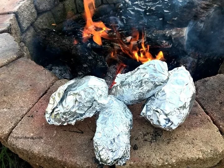 How to Cook Campfire Baked Potatoes