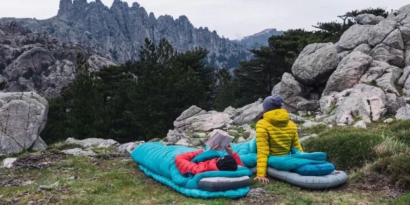 How to Choose the Right Sleeping Accessories — Pillow, Blanket, Mat for Comfortable Nights Outdoors